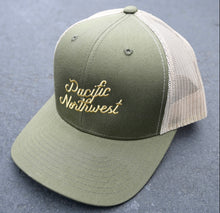 Load image into Gallery viewer, PACIFIC NORTHWEST SCRIPT | CURVED BILL TRUCKER CAP/ HAT